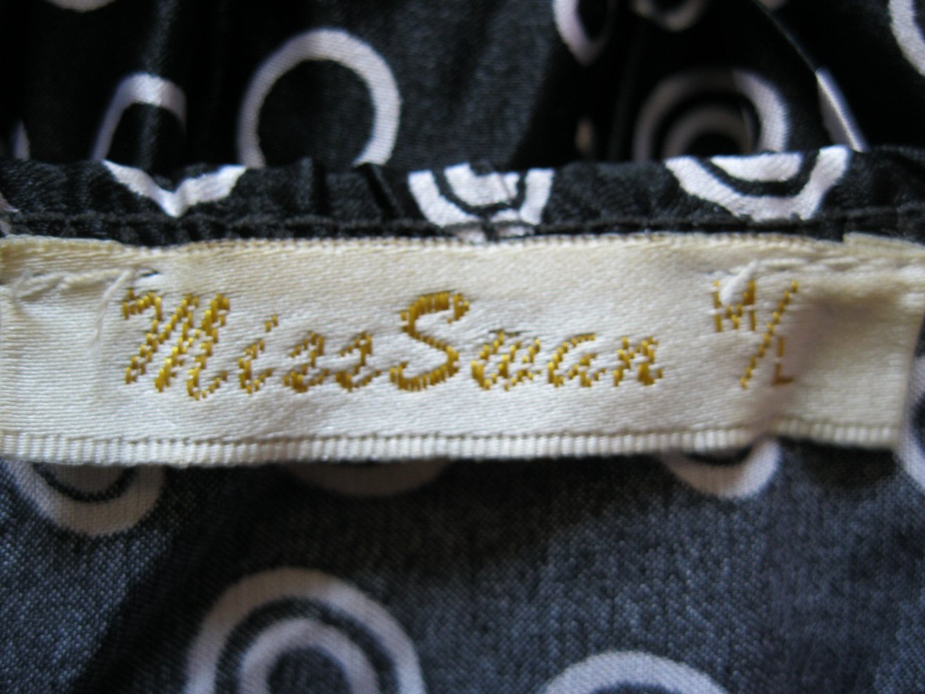 Sommertop # Satin # schwarz/weiß # Miss Swan # S