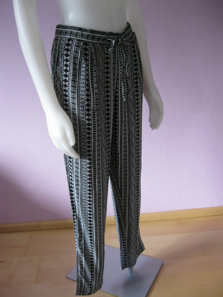 NEU Tessentials Schlupfhose Sommerhose Schwarz/Weiß M