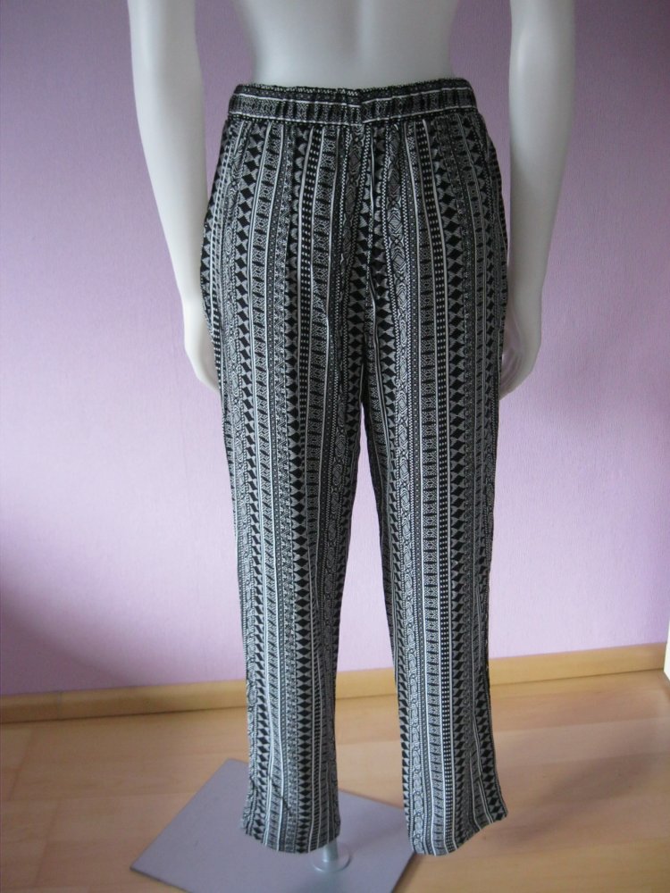 NEU Tessentials Schlupfhose Sommerhose Schwarz/Weiß M