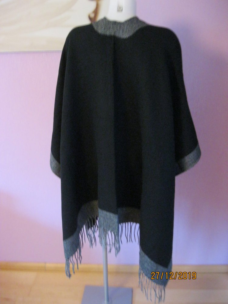 NEU # Laura Torelli # Poncho # Strick-Cape # Schwarz/Grau # One Size