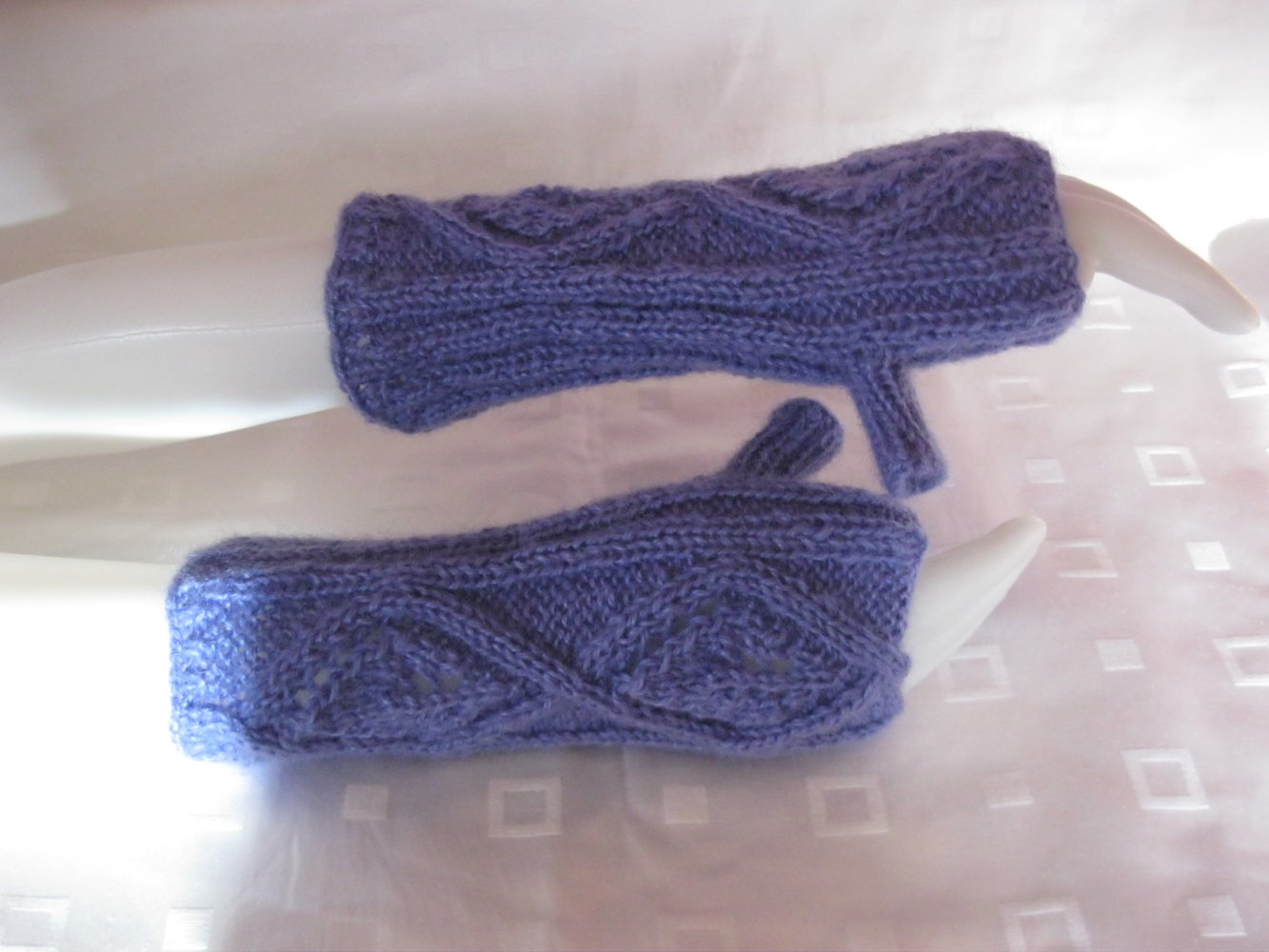 NEU Handstulpen mit Daumen gestrickt Handmade Mohair Flieder