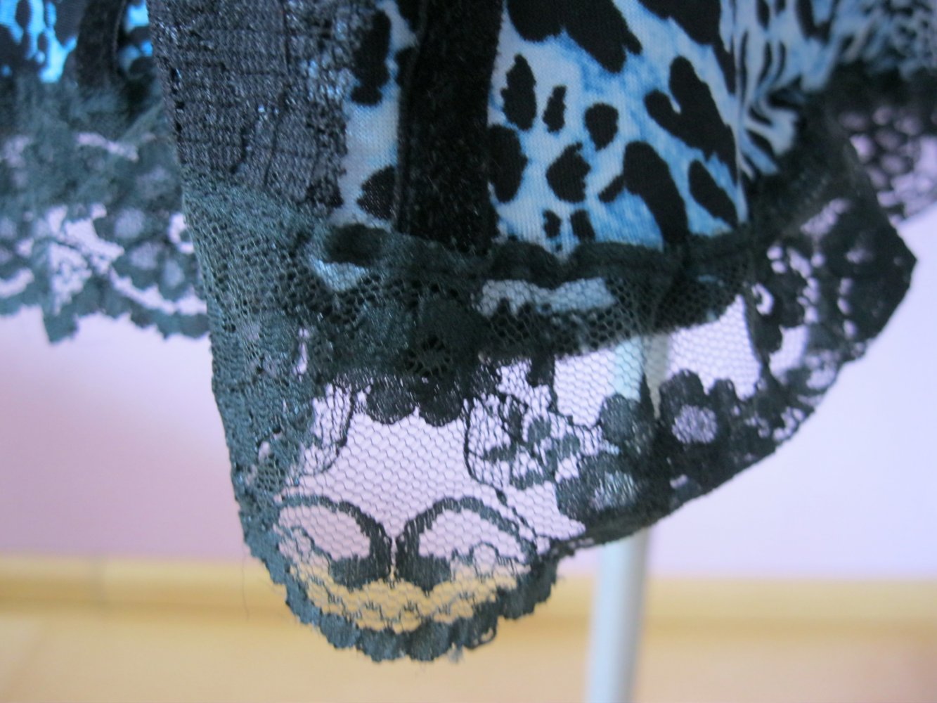 Schlupfrock # form e couleur # Spitze # Tigerprint # Schwarz/Türkis # XS/S