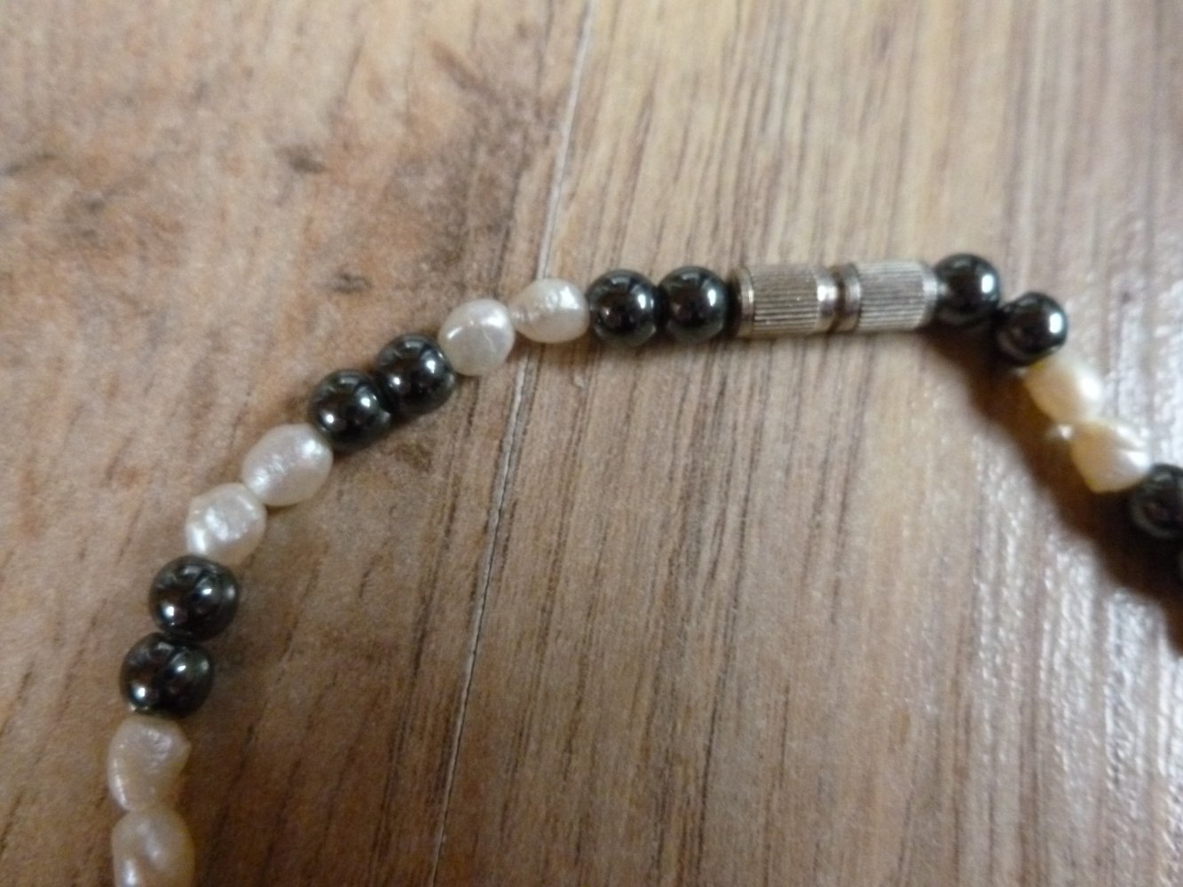 Armband Perlenarmband weiß grau