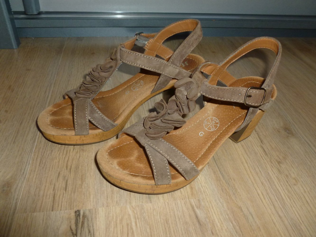 Sandalen hohe Schuhe beige braun Jenny by Ara