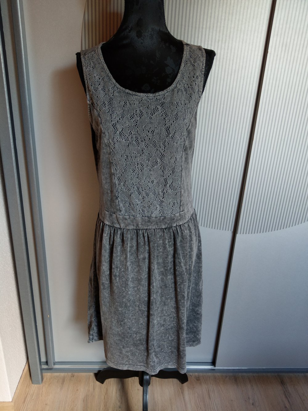 Kleid grau Spitze mogul 