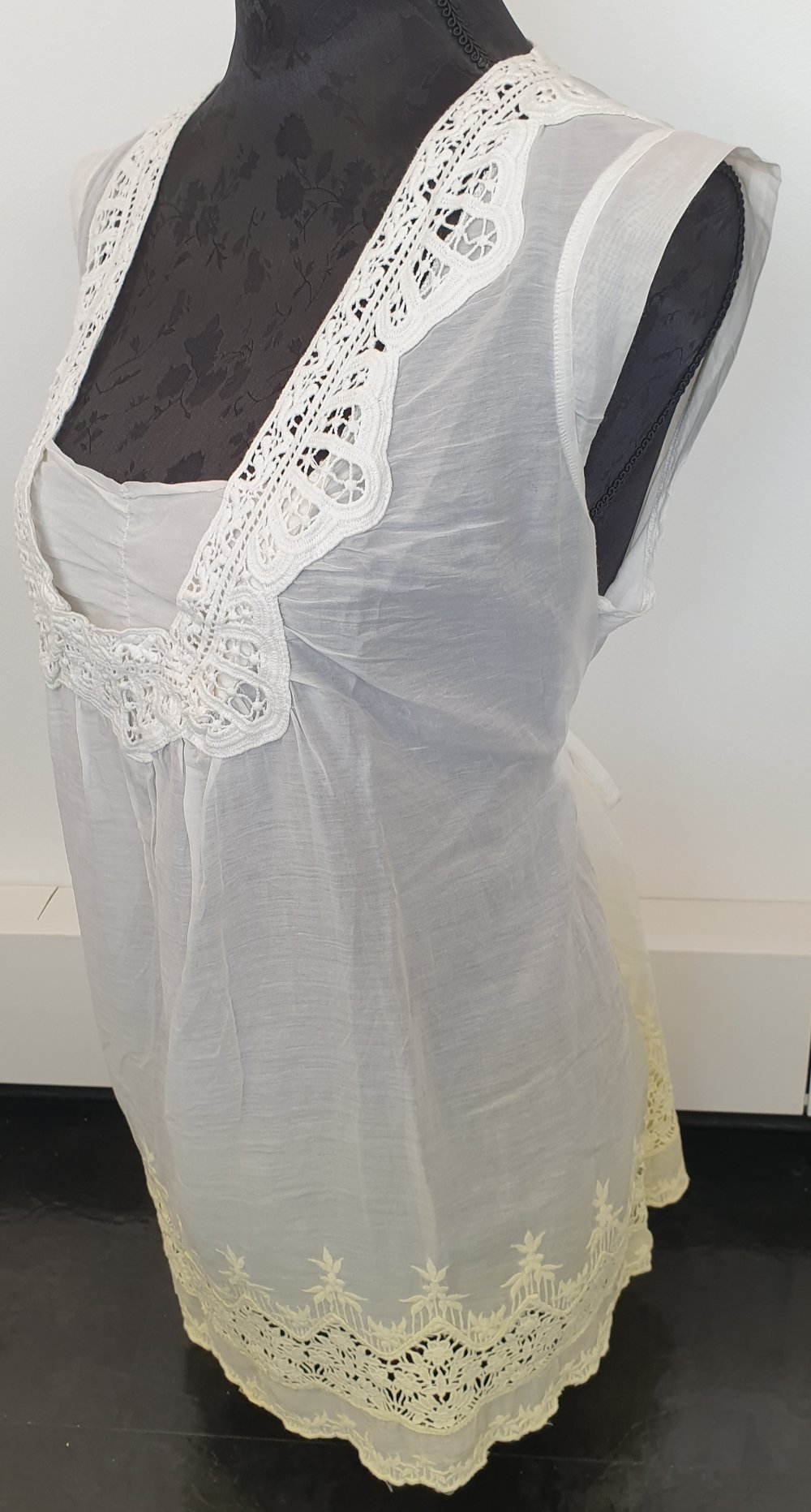 Tunika, Shirt, Oberteil, Passport weiß-gelb zum Binden mit Spitze, Größe 42, gebraucht