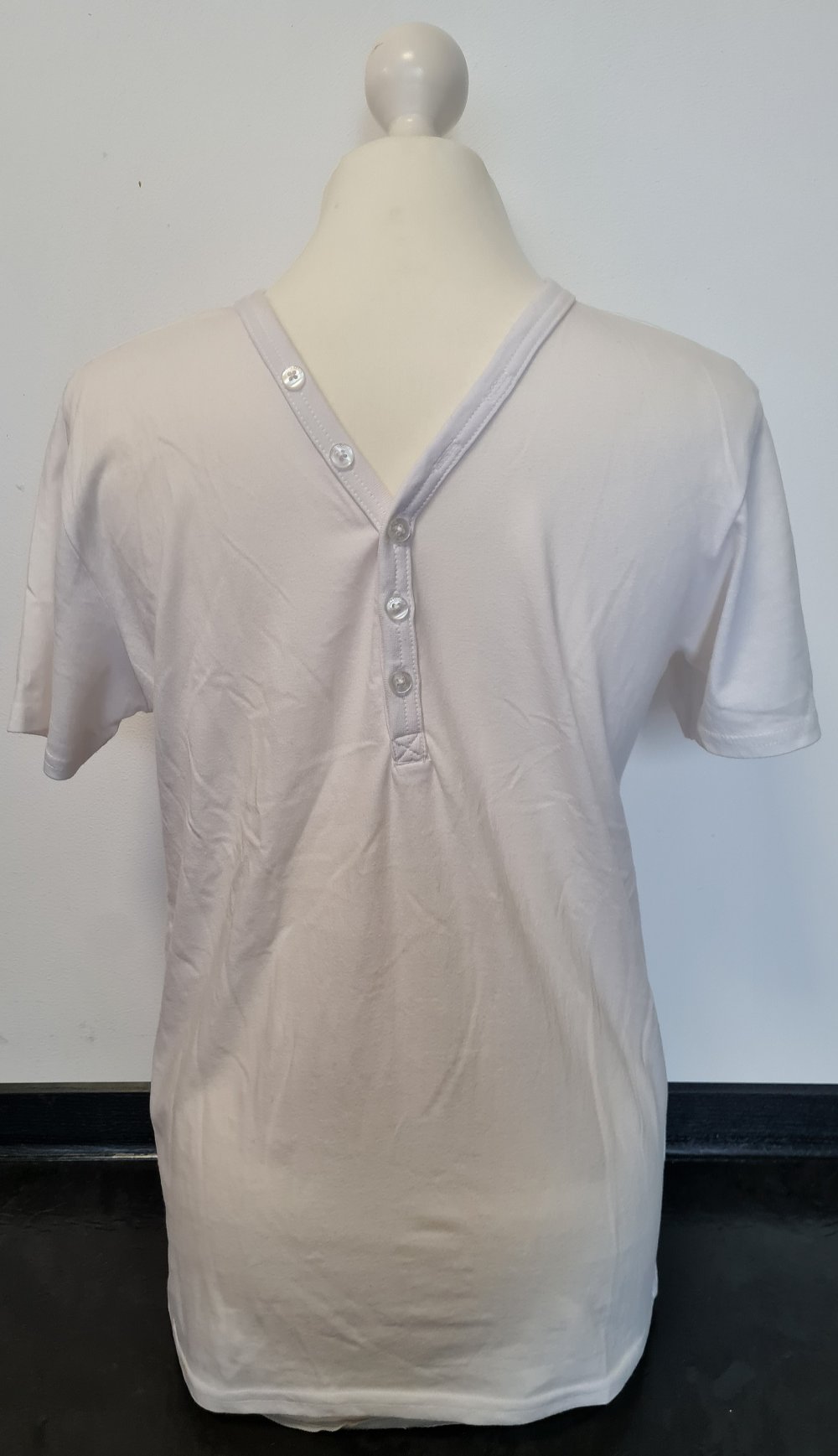 Shirt, T-Shirt, Oberteil mit V-Ausschnitt zum Knöpfen, J.J.Dyone weiß, creme, Größe M gebraucht