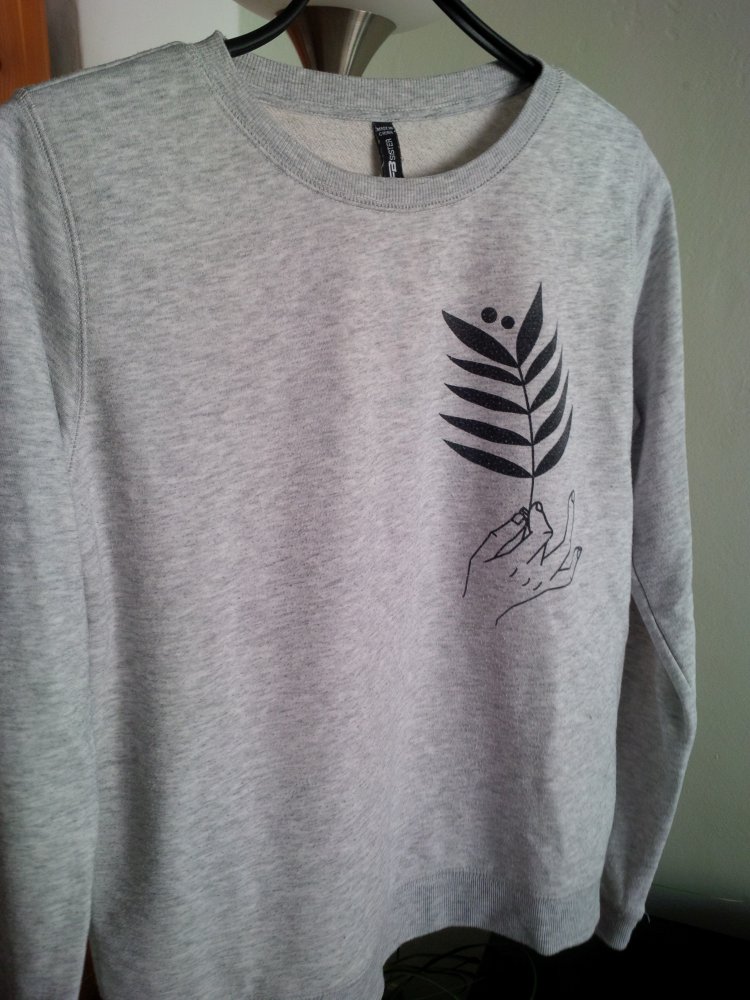 graues Langarmshirt