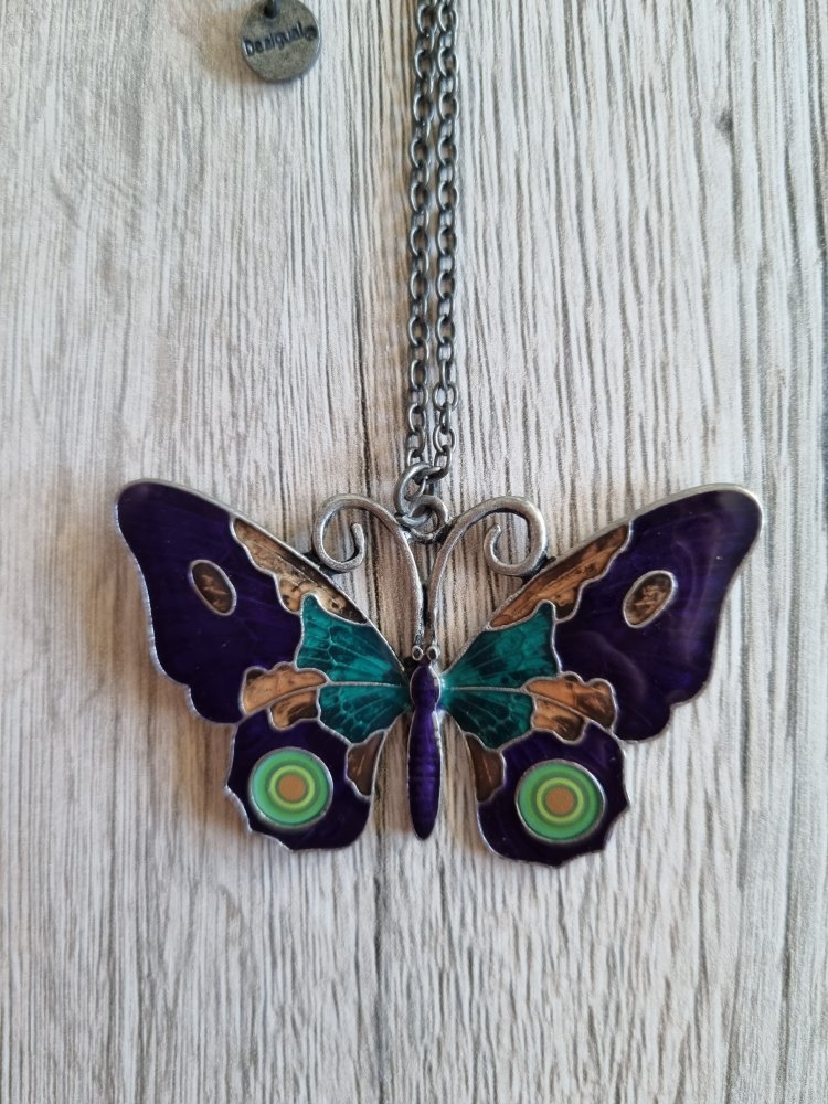 Wunderschöne Kette mit Schmetterlingsanhänger 