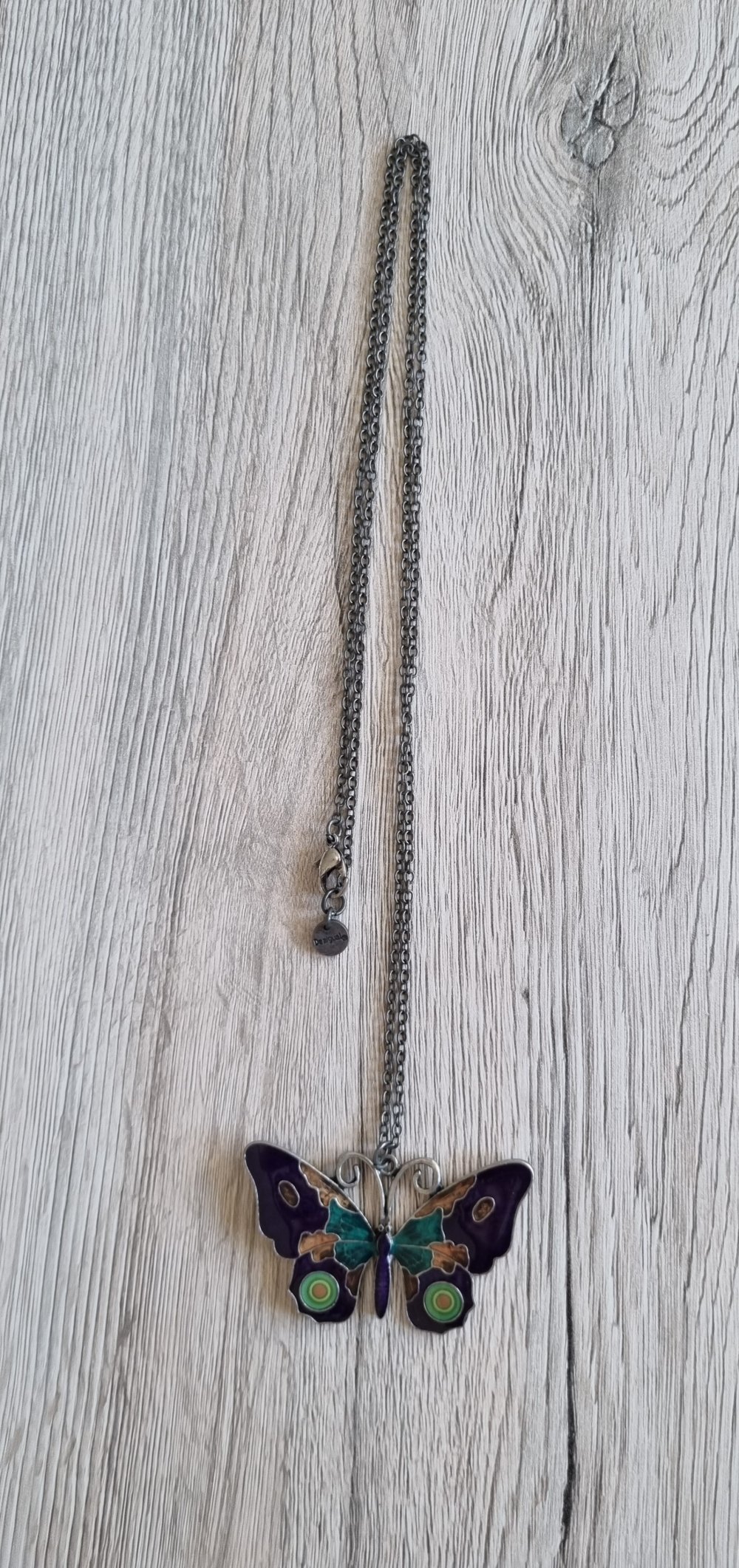 Wunderschöne Kette mit Schmetterlingsanhänger 