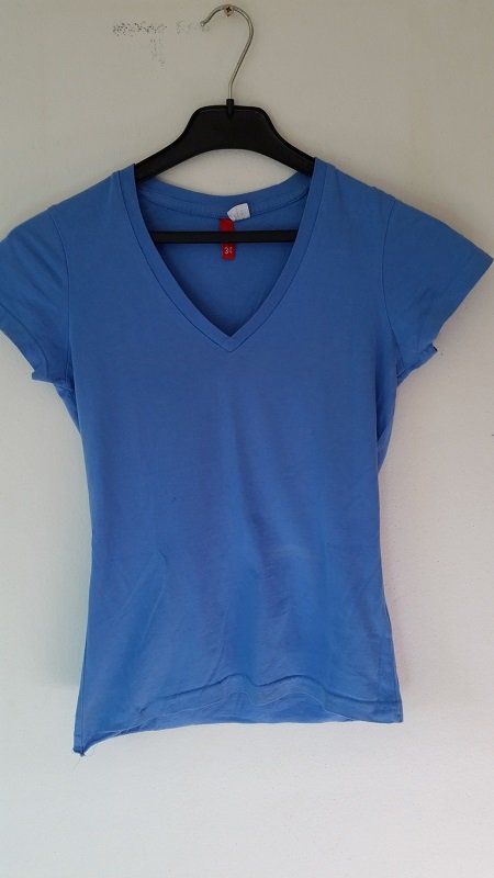 34, H&M, blaues Basic-Shirt