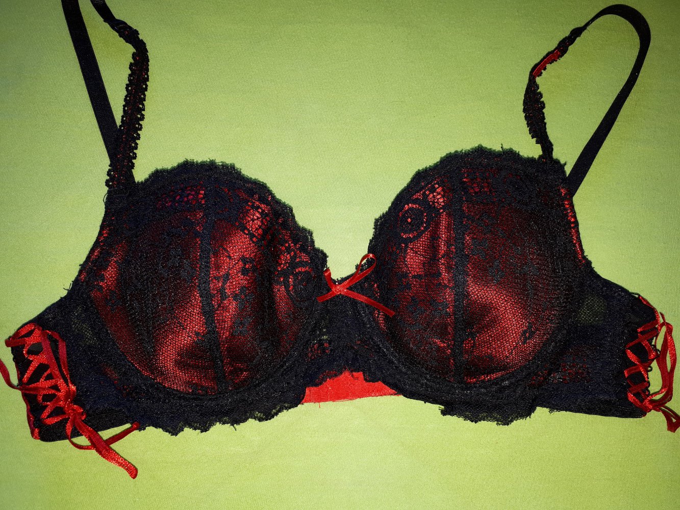 80B, sexy BH rot-schwarz, neuwertig