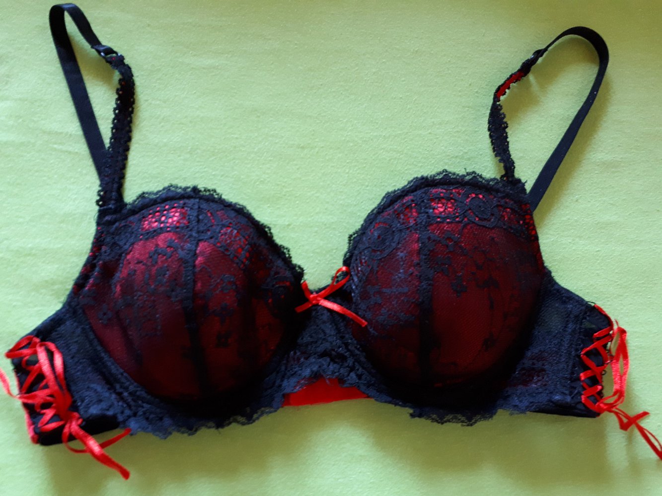 80B, sexy BH rot-schwarz, neuwertig