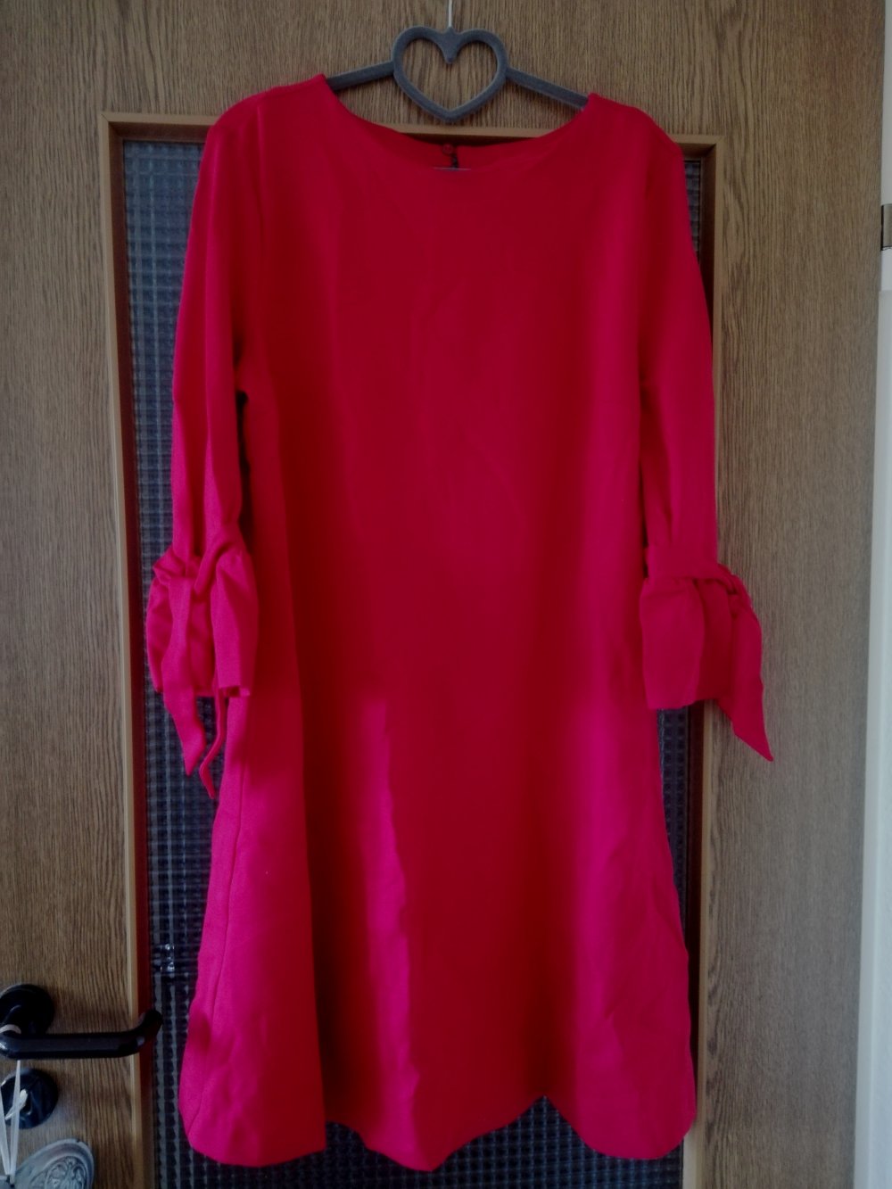Tolles knallrotes Kleid Gr. M, wie neu, mit tollen Details