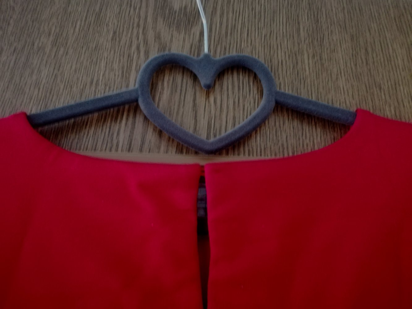 Tolles knallrotes Kleid Gr. M, wie neu, mit tollen Details