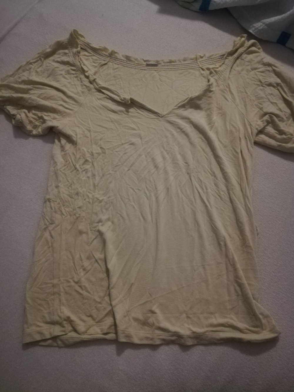 Zitronengelbes T-Shirt mit V-Auschnitt, Gr. 36/38