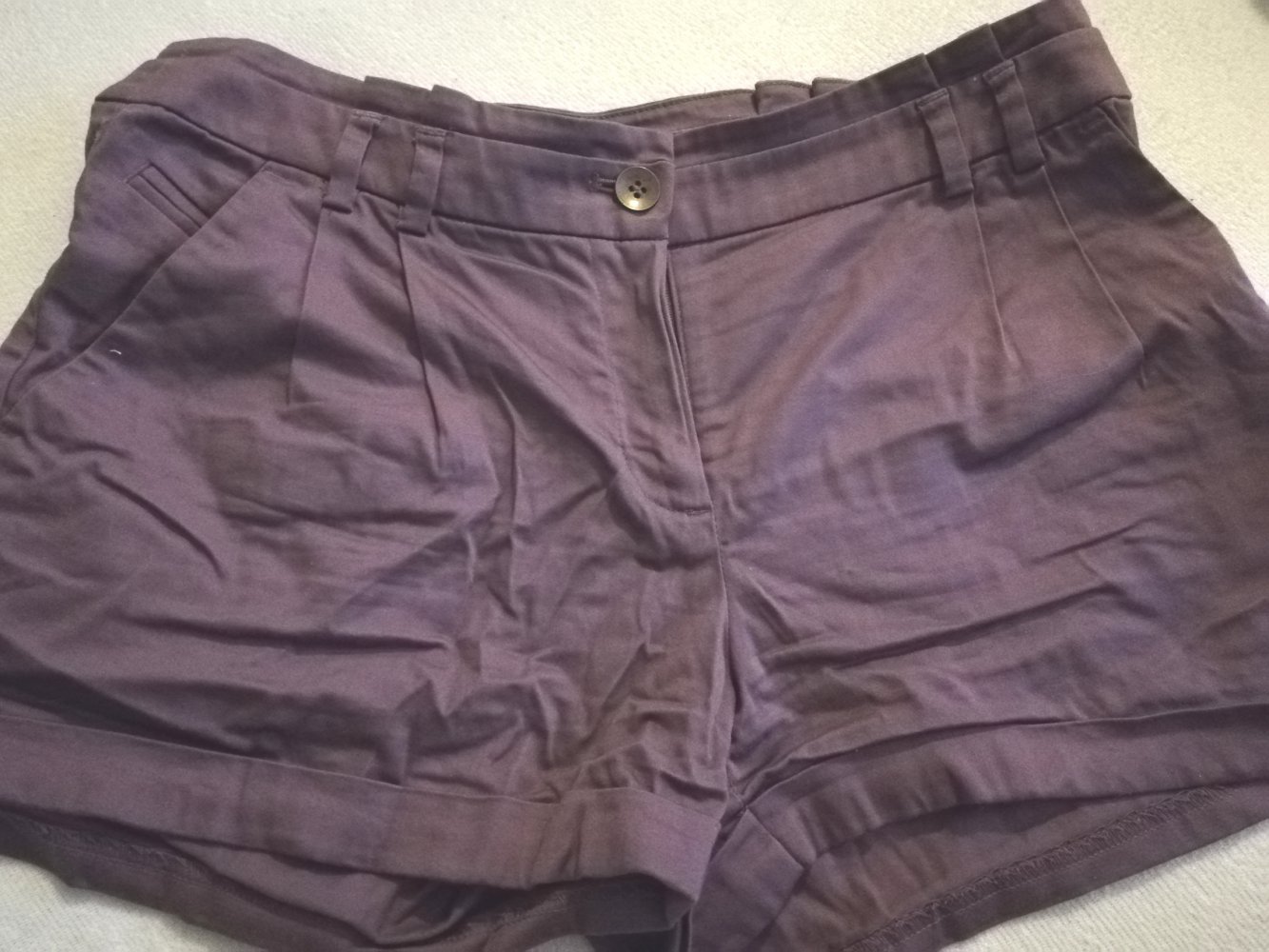 Lila Hotpants, Gr. 36, H&M, wie neu!