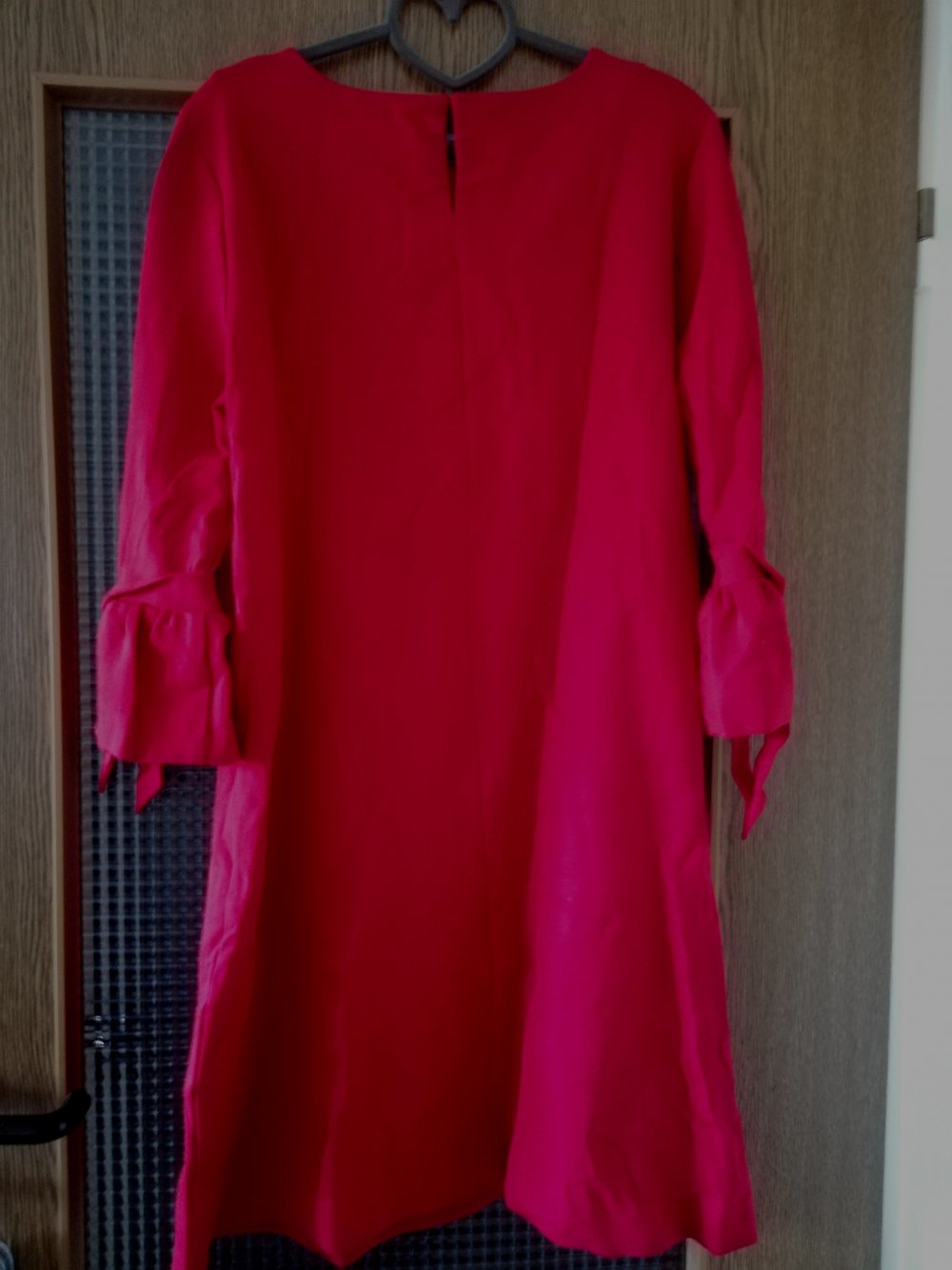 Tolles knallrotes Kleid Gr. M, wie neu, mit tollen Details