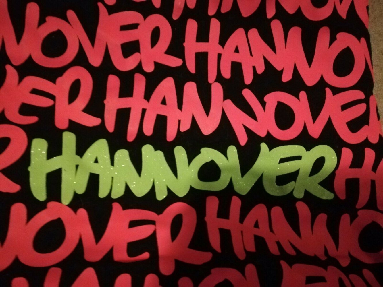 Schwarze Umhängetasche mit Hannover Aufdruck in Neon, wie neu, unbenutzt