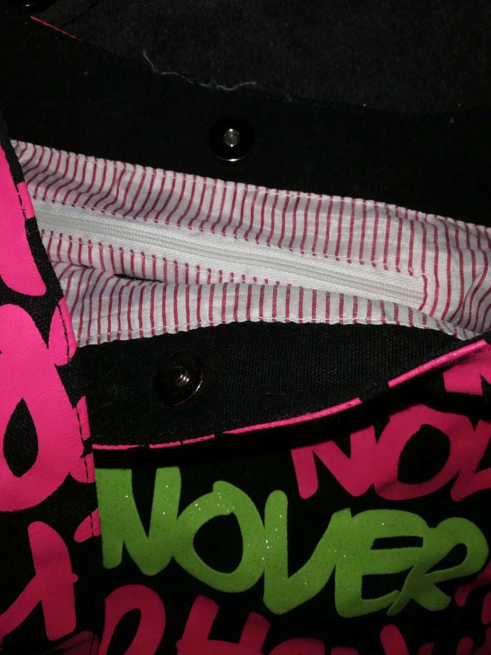 Schwarze Umhängetasche mit Hannover Aufdruck in Neon, wie neu, unbenutzt