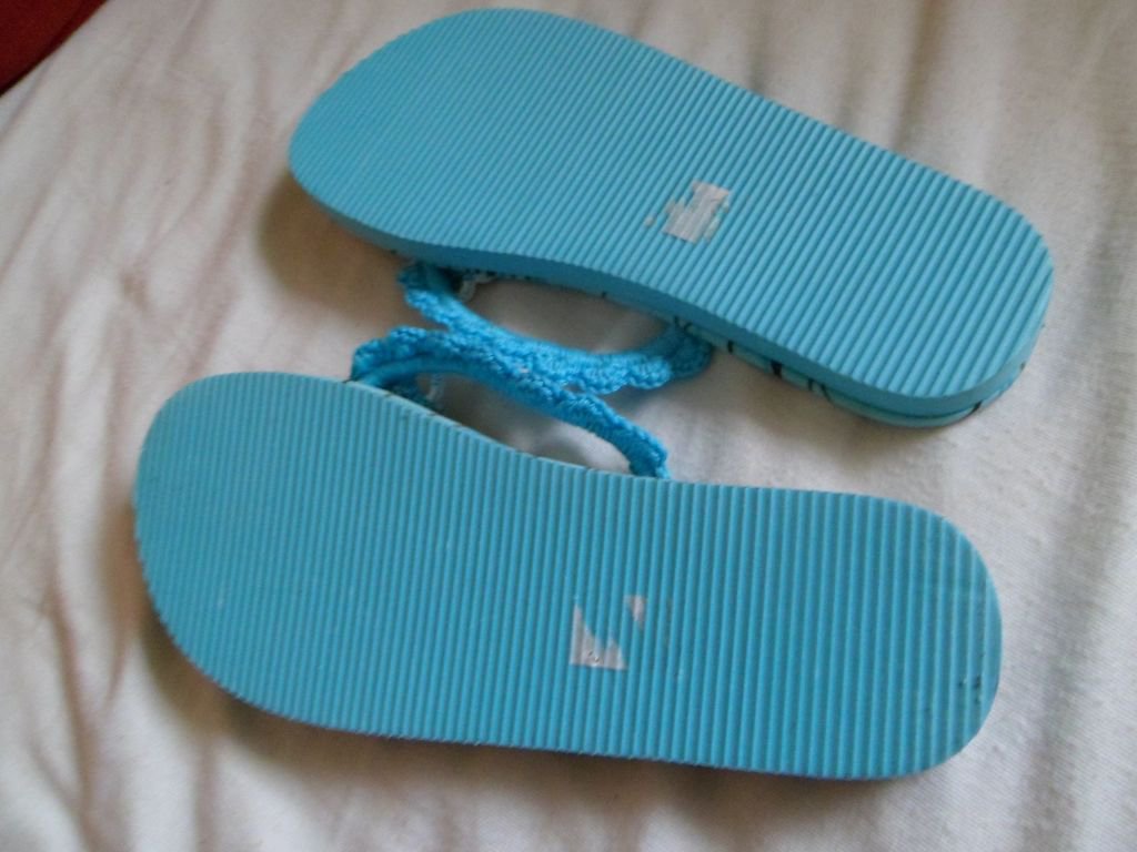 Türkise Sandalen für den Strand oder zu Hause, mit Blümchen, Gr. 38