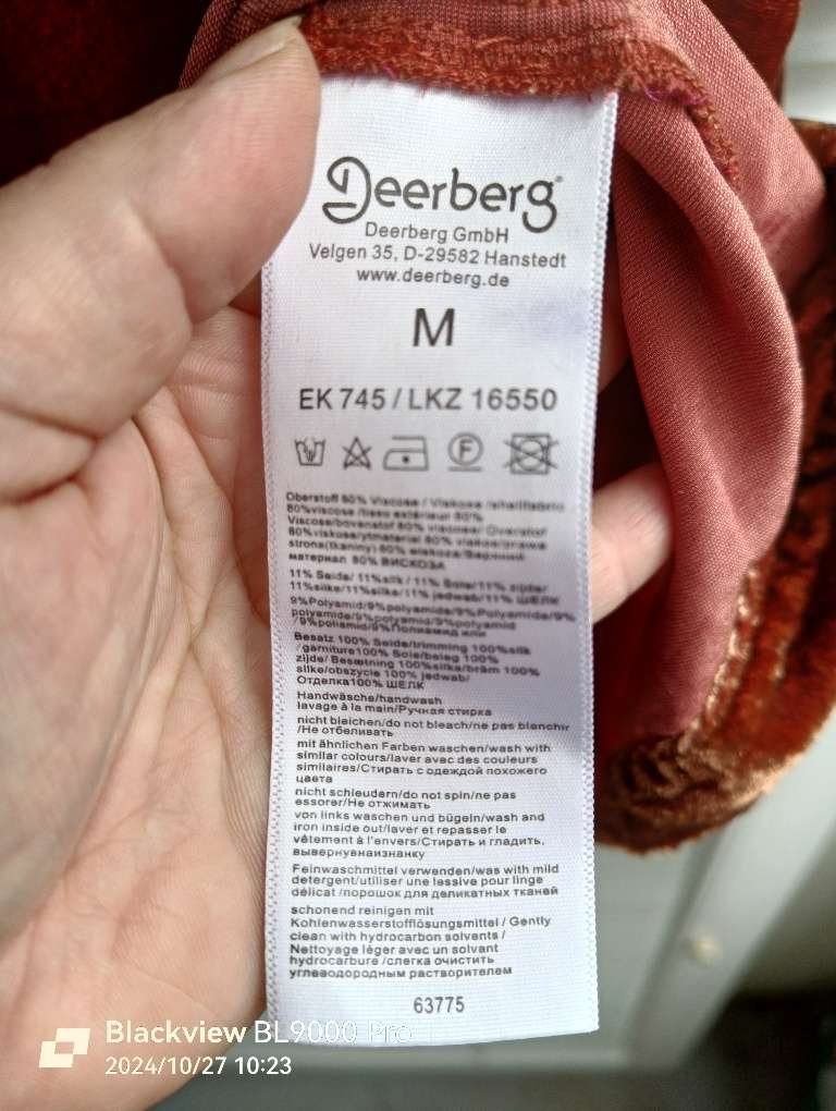 Samtkleid von Deerberg mit Seide