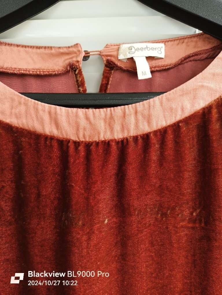 Samtkleid von Deerberg mit Seide