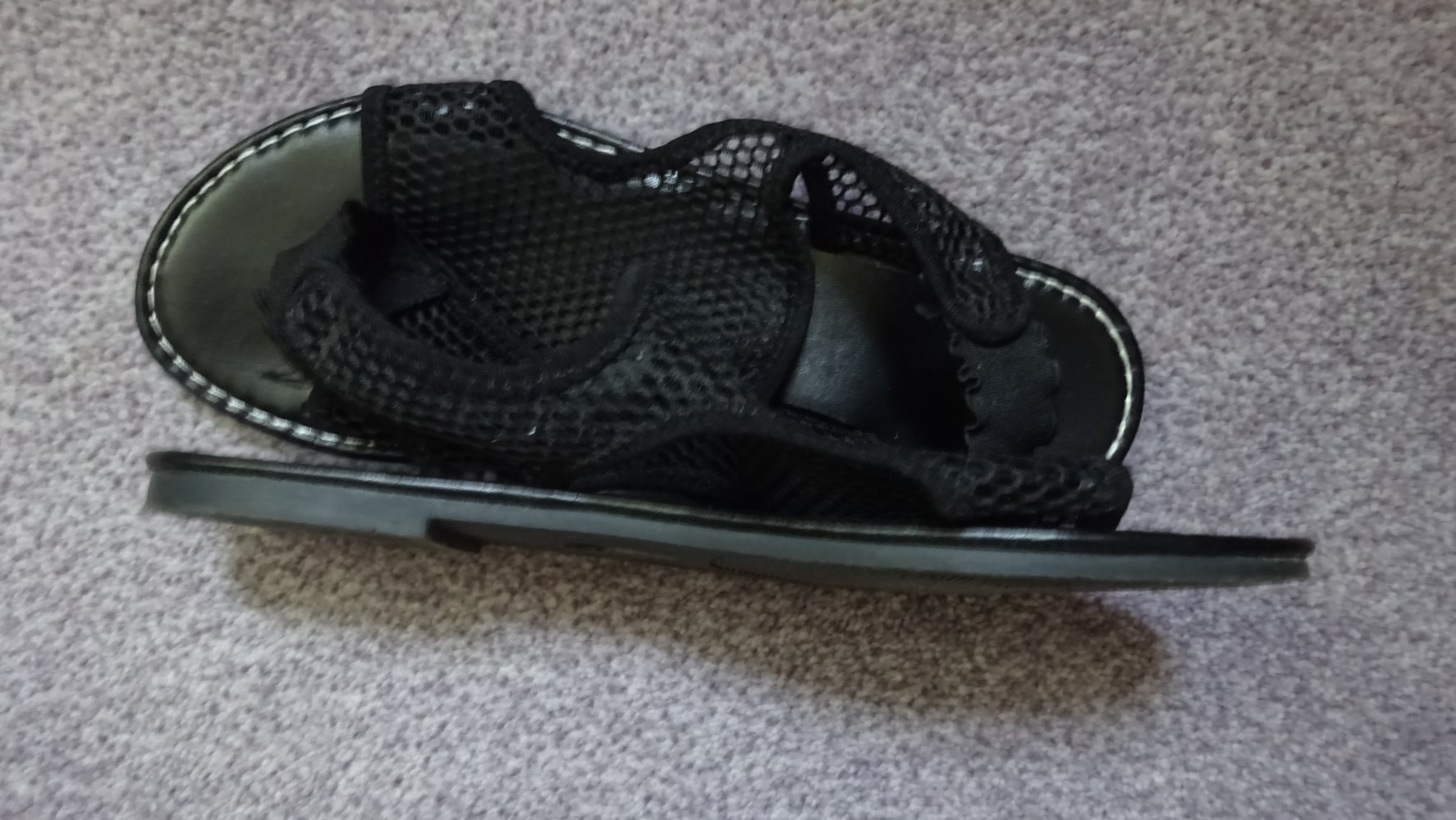 Sandalen mit Strechobermaterial
