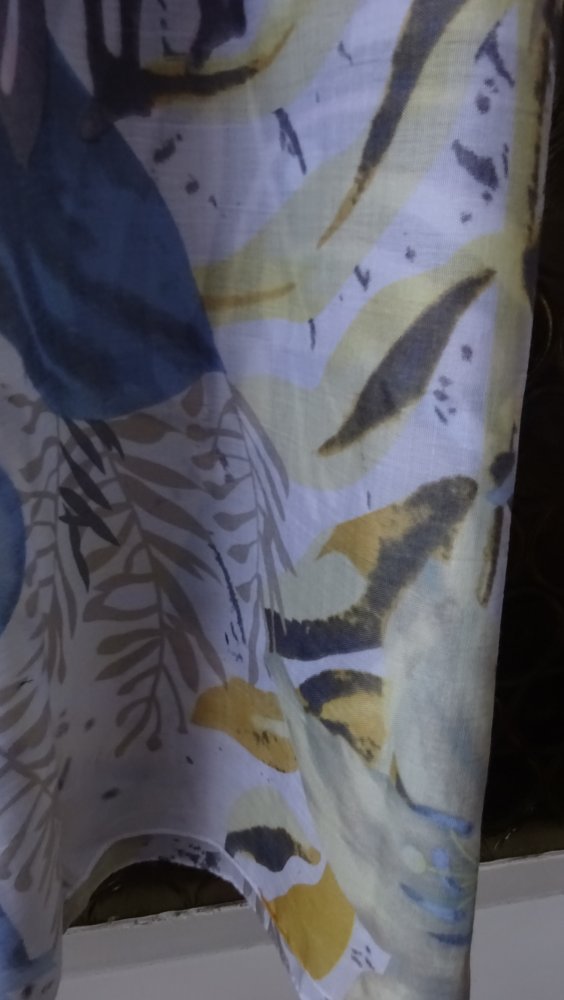 Tuch mit blauem Muster