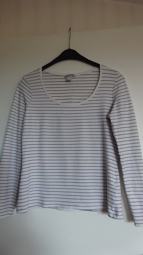 Damenpullover schwarz/weiß gestreift