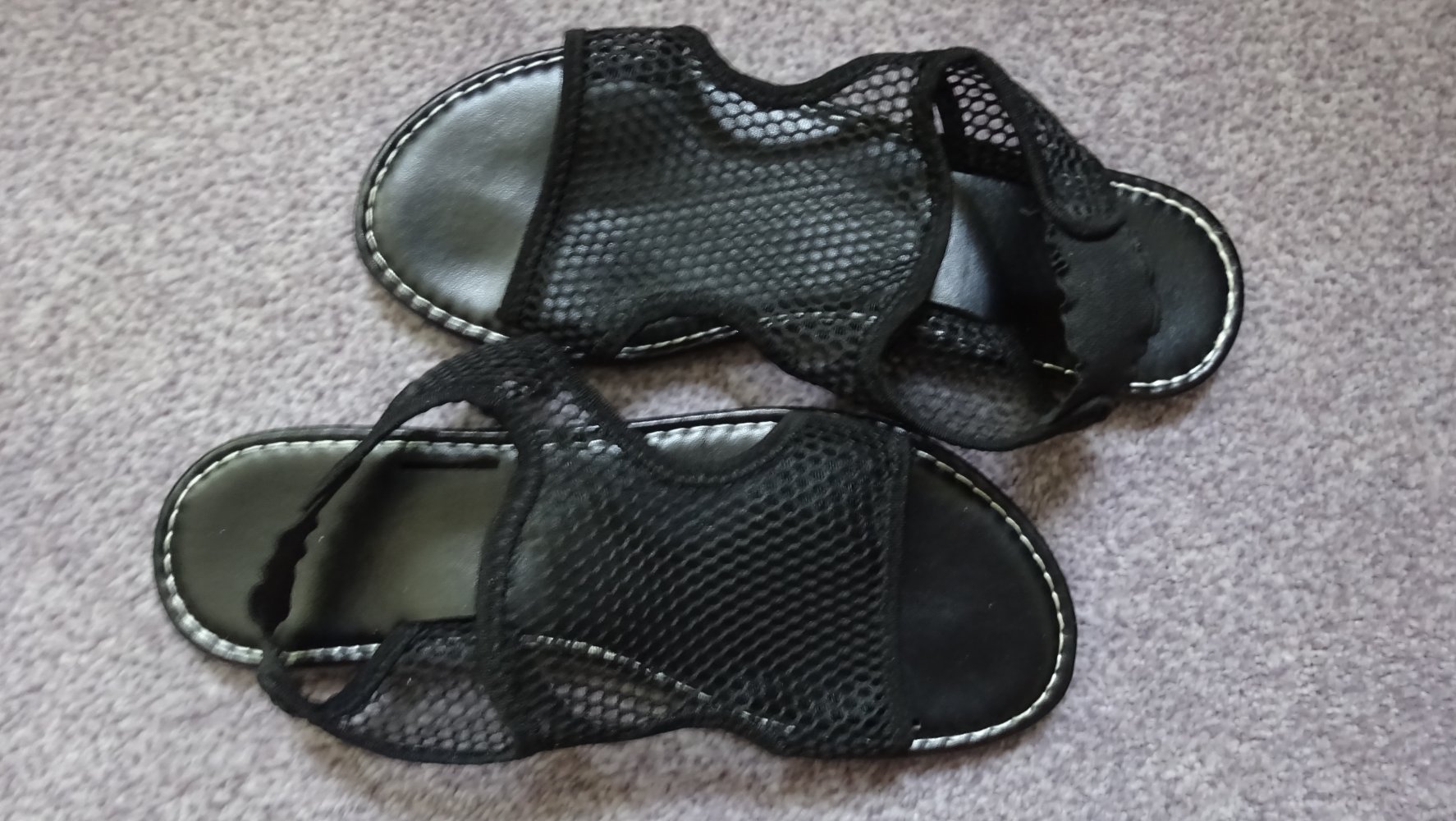 Sandalen mit Strechobermaterial