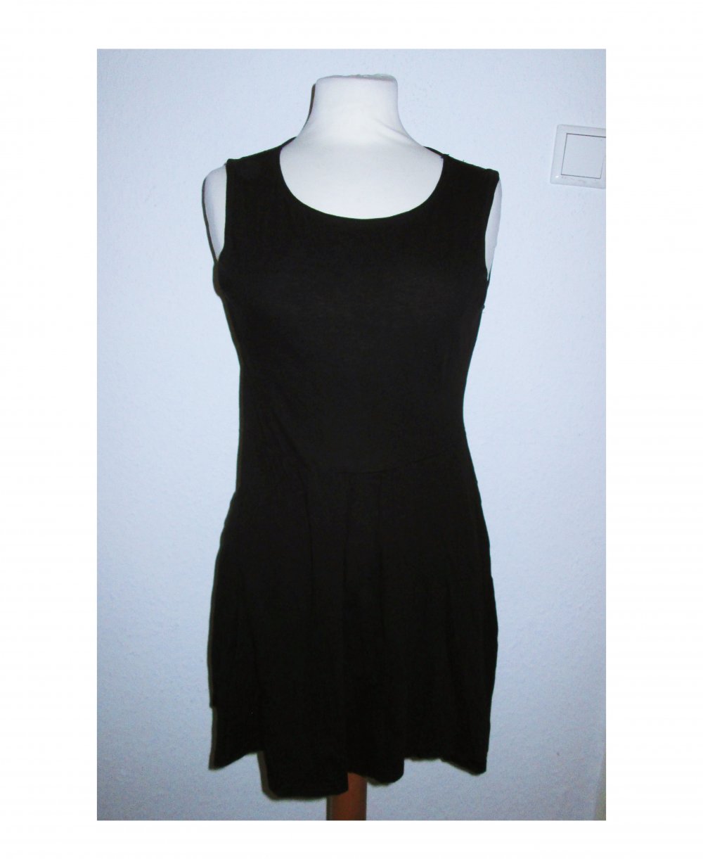 Schwarzes Kleid
