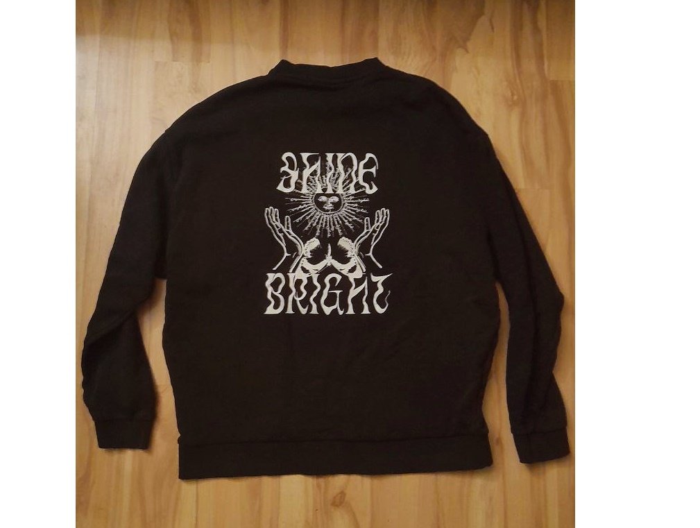 Schwarzer Pullover mit Print
