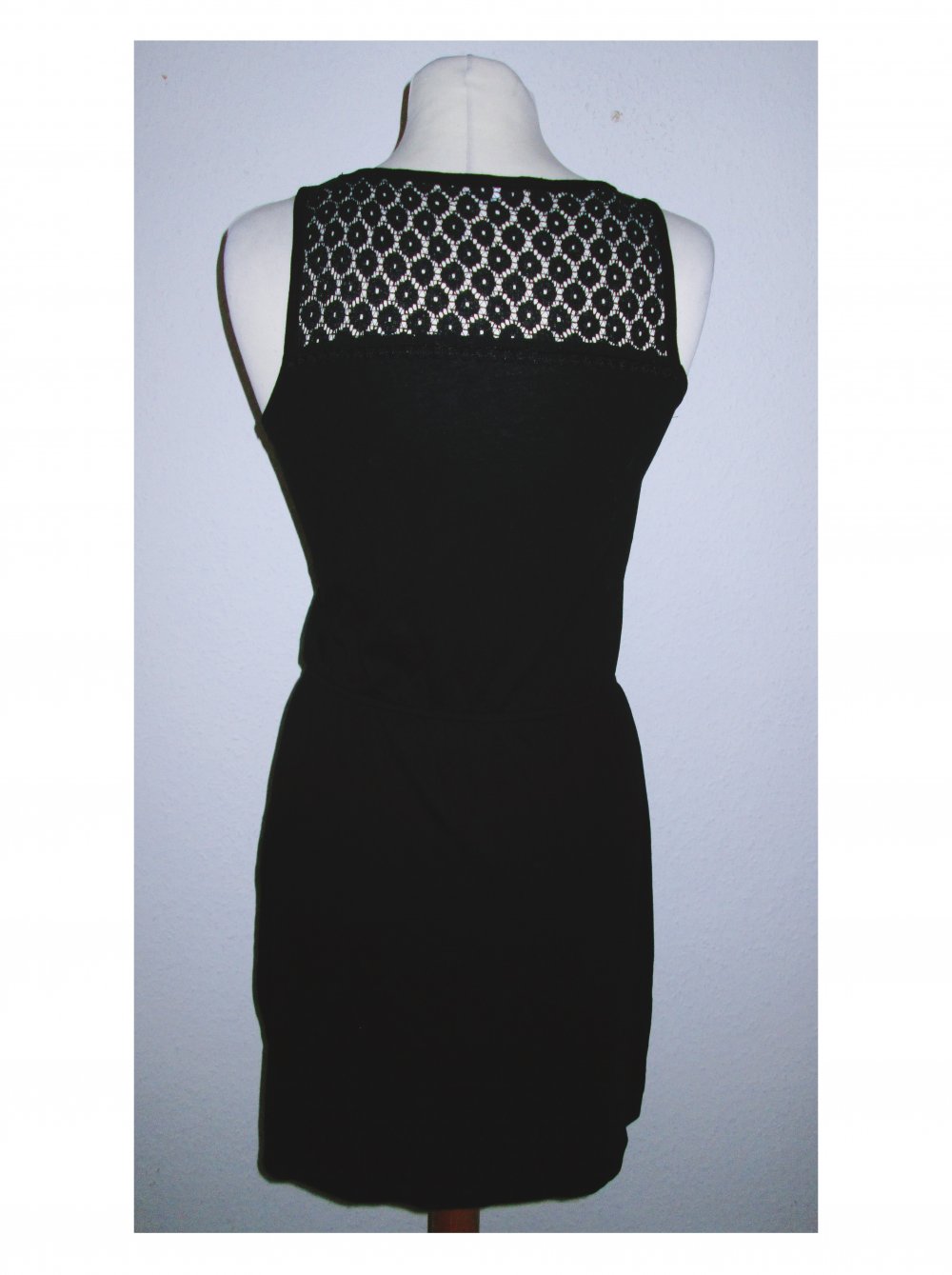 Schwarzes Kleid