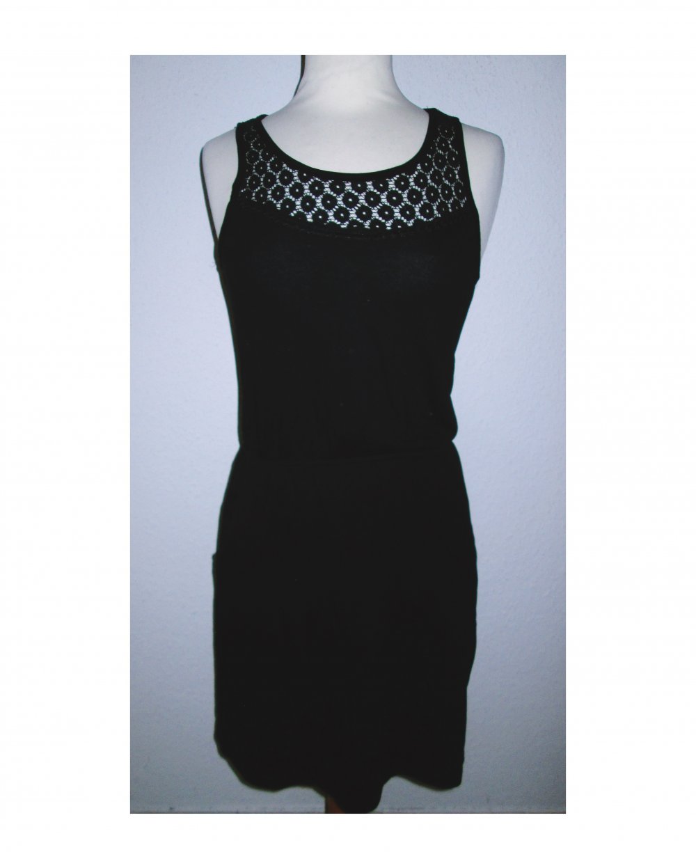 Schwarzes Kleid