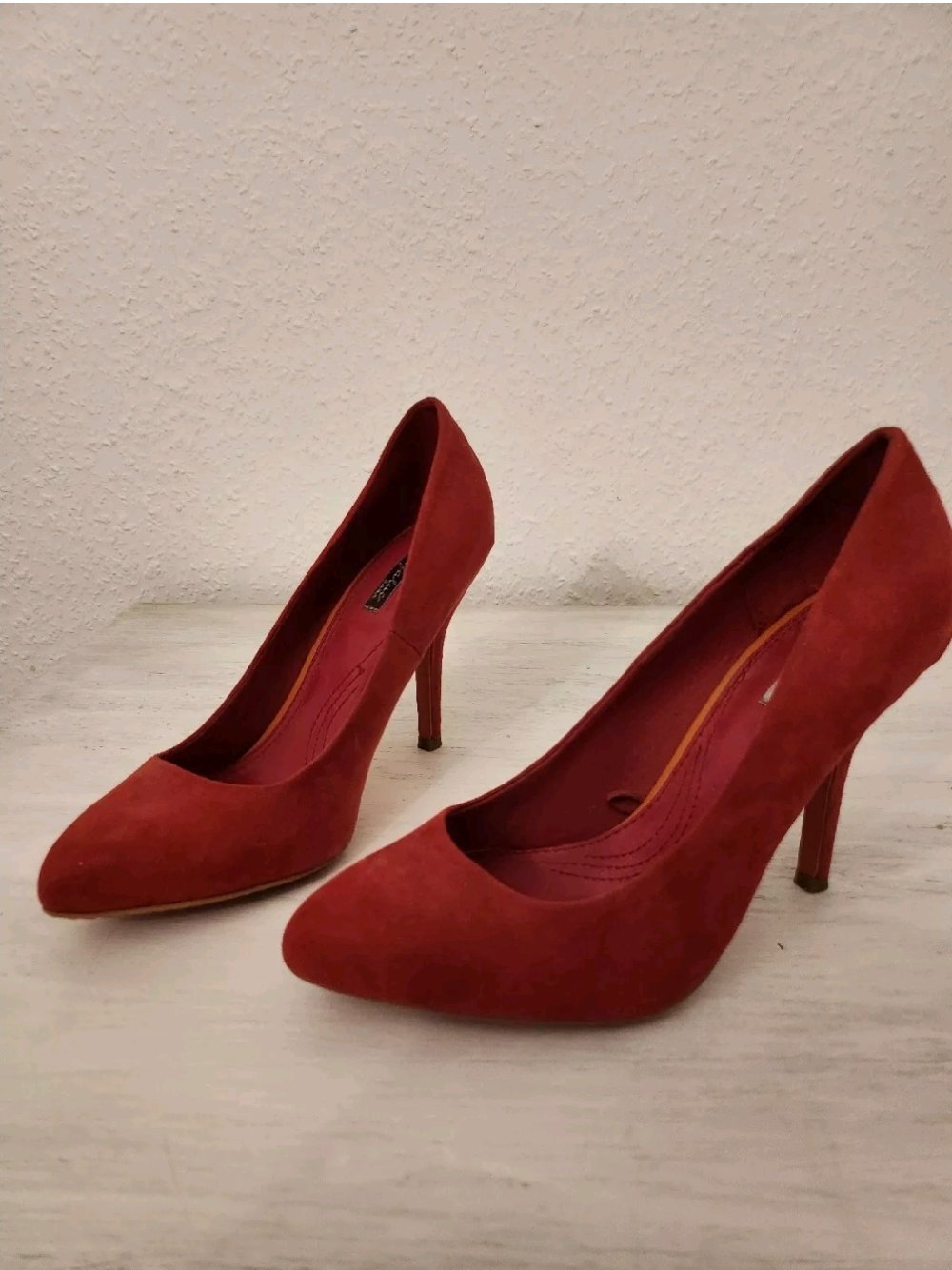 Zara Pumps rot Gr. 39 Wildleder Optik