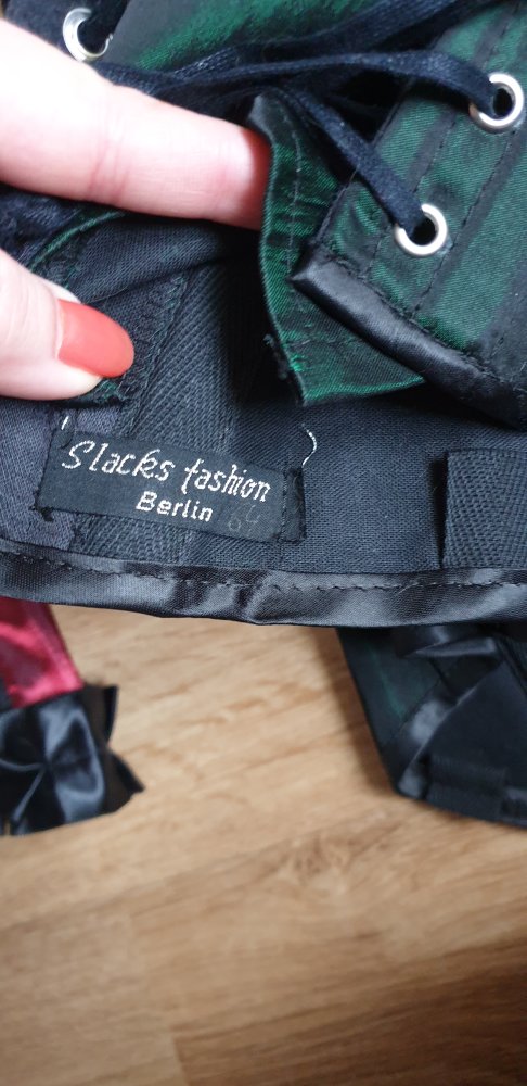 Vollbrustkorsett smaragdgrün Lack 64 slacks fashion Berlin