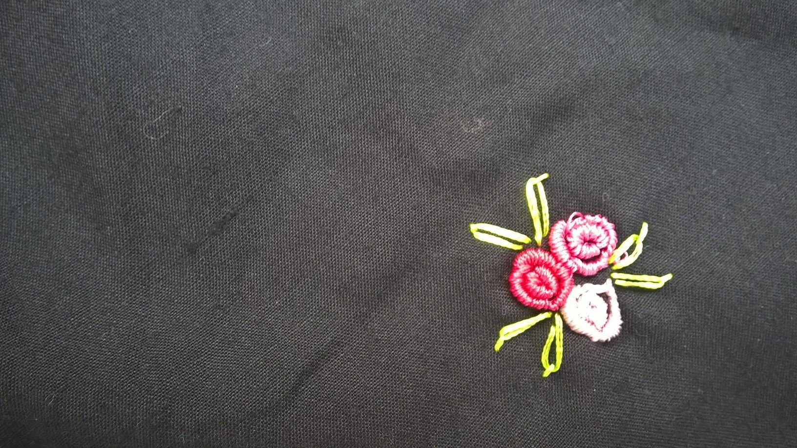 TUCH SCHAL von ACCESSORIZE in schwarz bestickt pink & weiß Rosen z.B. für Dirndl Tracht