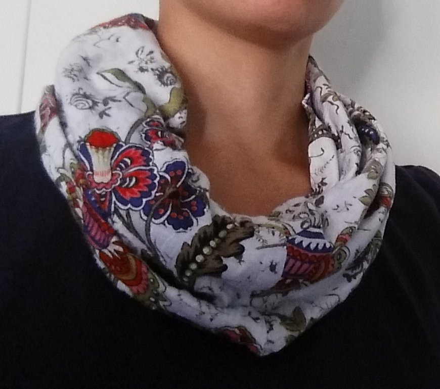  Weißer Loop Schal mit Blumenmuster - DIY Handmade