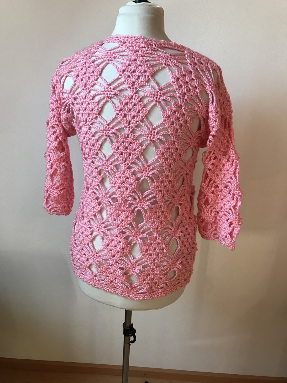 Cardigan Weste Strickjacke 40/42 Makramee Unikat rosé Bolero Hüftlang Halbarm Handknitted DIY  