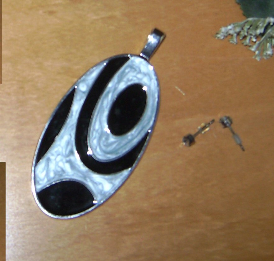 Medaillon Doublè grau-schwarz Silberfarben, Modeschmuck, Anhänger Oval, Retro Design Emaille Eloxal Epoxit Look