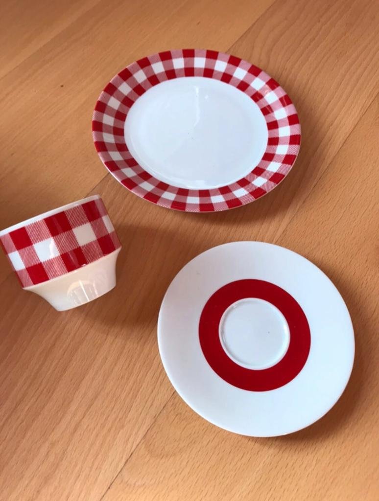Gedeck Moccatasse 70s Retro Porzellan Tasse Kaffetasse Unterteller Beiteller Rot Kronester Kult Motiv Pepita Karo Blockmuster Deko
