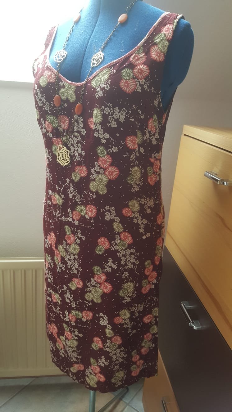 Kleid Blümchen Streuwiese Sommerkleid Blütenprint Brombeer 40/42 Midikleid Allrounder Timeless