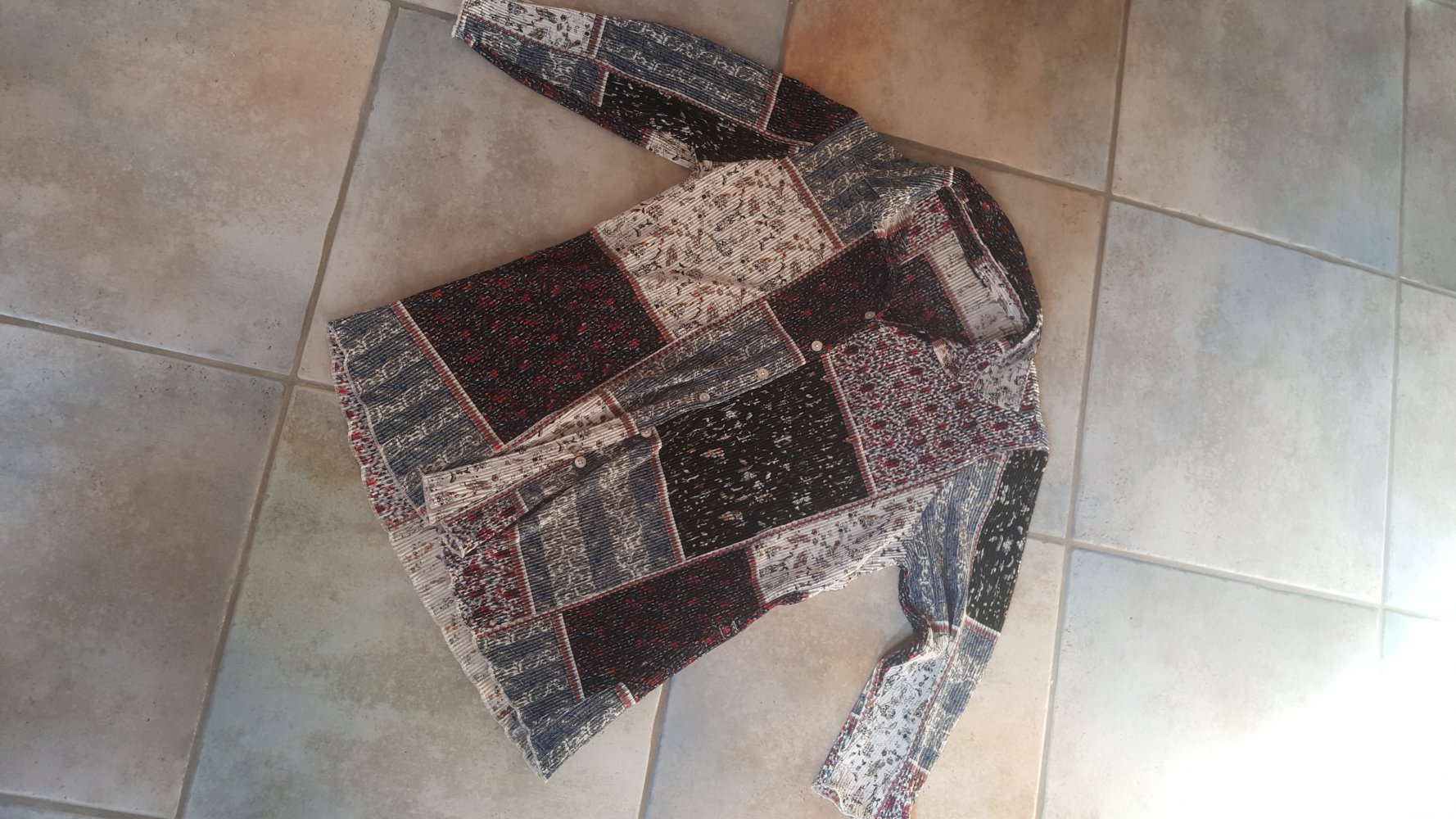 Bluse Plissee Vintage Patchwork Printdruck. Glänzend. Halbarm Oberteil  Festival Moms Tunika Blütenprint. Blumendruck. Romantic. Shabbystyle.