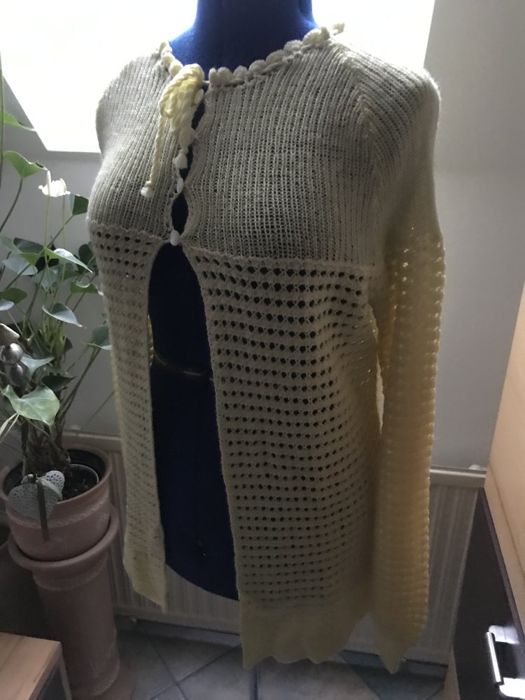 Cardigan Strickweste Longweste Ajour Lingerie Umstandsmode Einzelstück Nachtwäsche 42 offen DIY Unique Handmade Wäschejacke Wollweste gelb semitransparent Vintagelover 