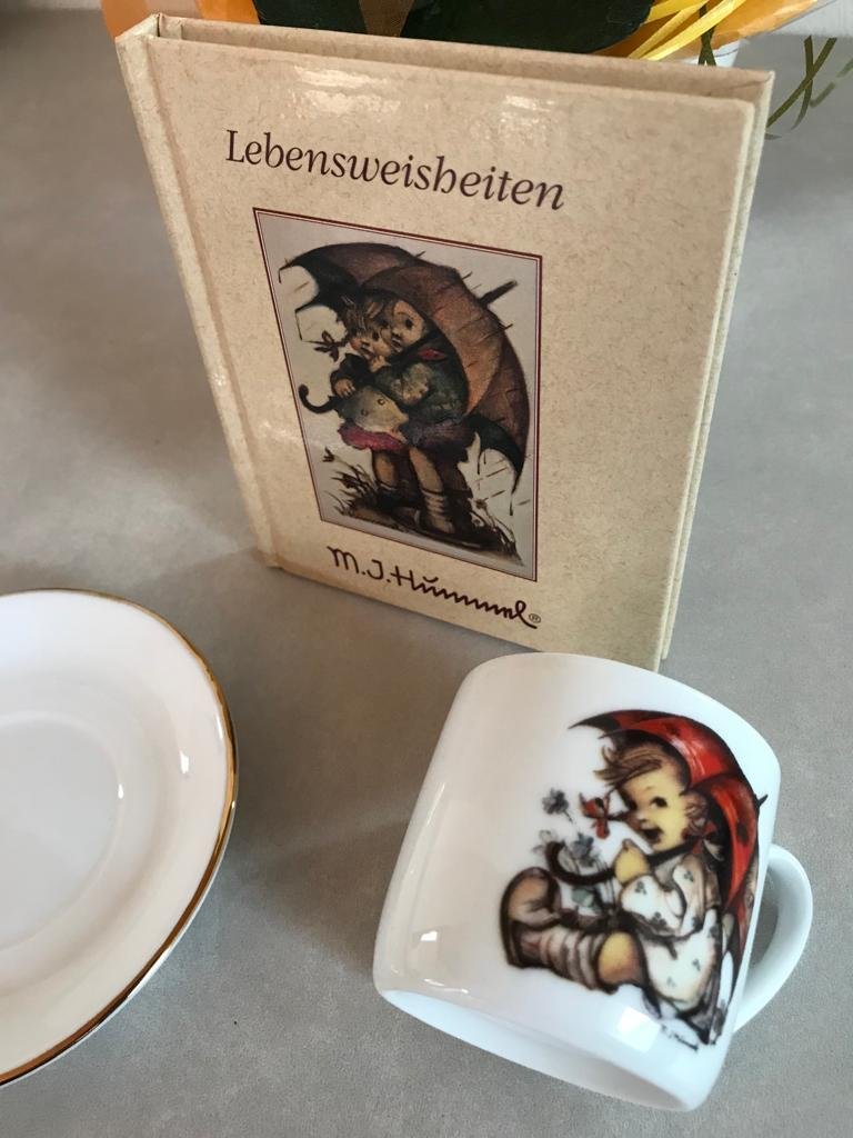 Espresso Sammeltasse Marken Porzellan mit Hummel M. J. Goebel Motiv Retro Design Umbrella Girl Cup of Coffé Cappuccino 
