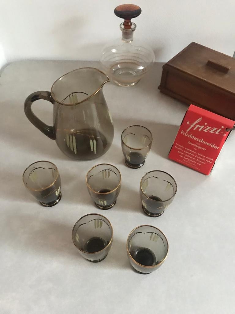 Karaffe Becher Set Rauchglas Gravur Goldrand 50 s Retro Gedeck Konvolut Anbiet Set Henkelkaraffe Glasbecher Art Deco 