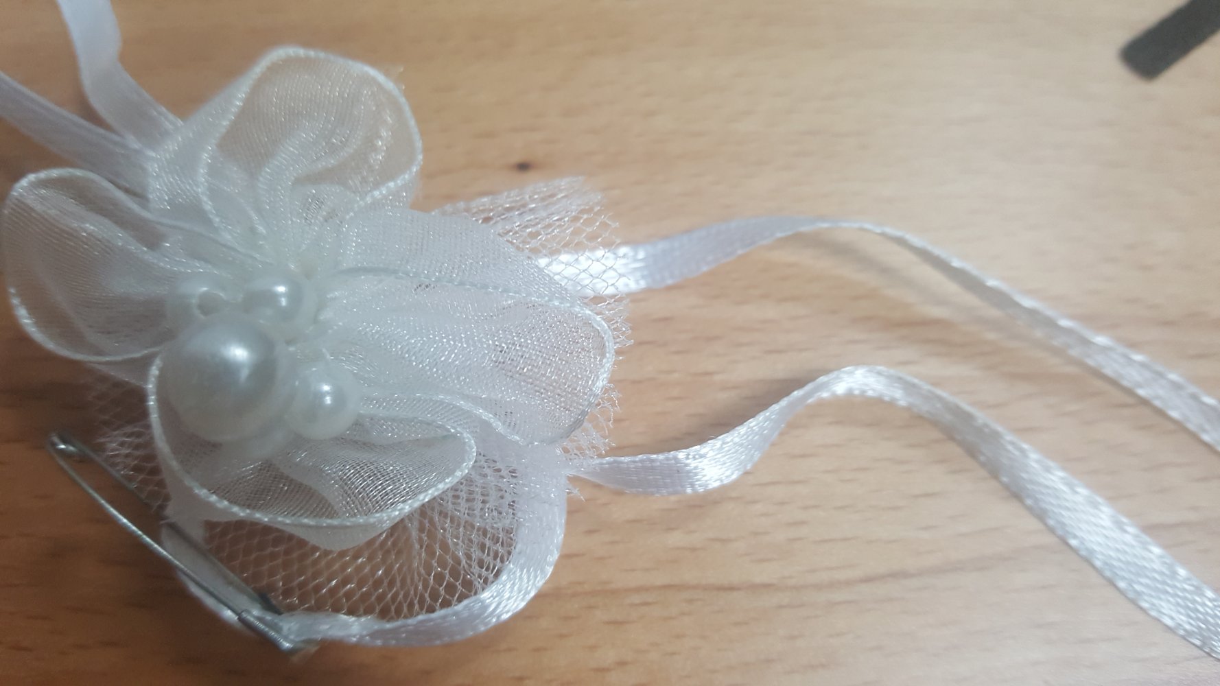 Blüte Perle Stoff Spitze Accessoire Anstecker Brosche Kostüm Ideen Reich White Snow Showgirl  
