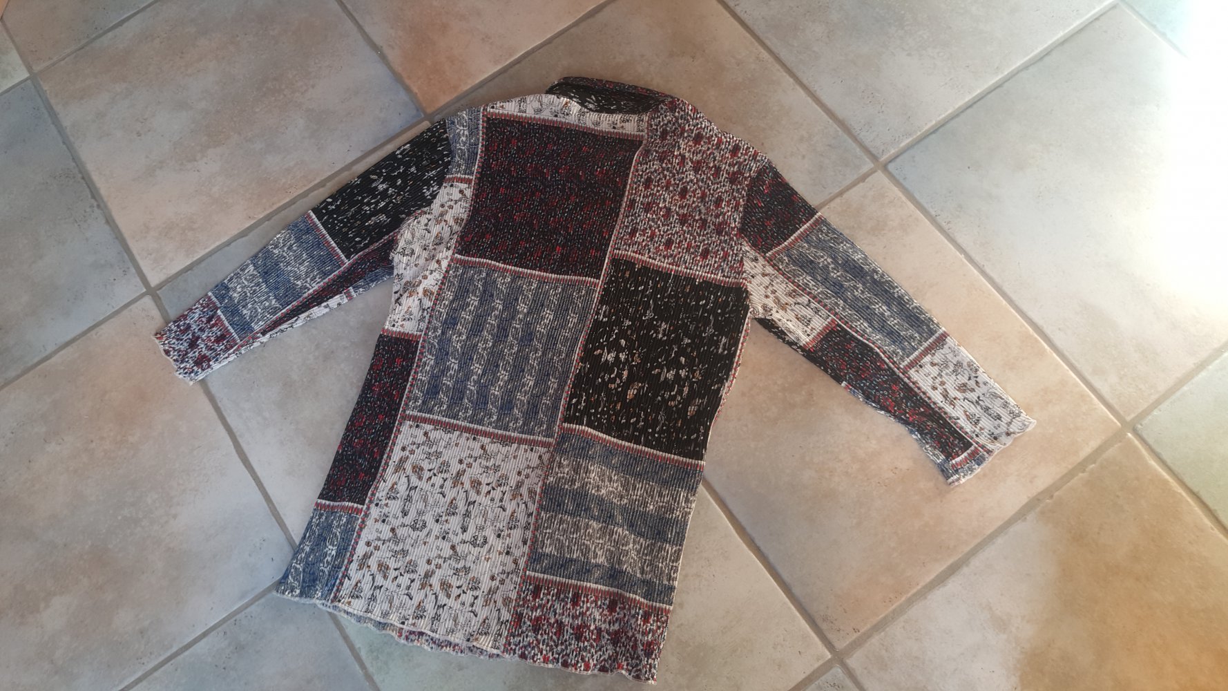 Bluse Plissee Vintage Patchwork Printdruck. Glänzend. Halbarm Oberteil  Festival Moms Tunika Blütenprint. Blumendruck. Romantic. Shabbystyle.