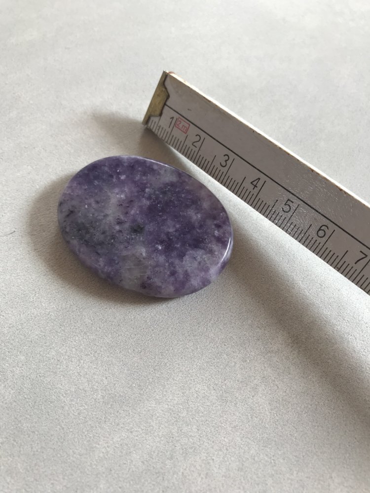 Heilstein Amethyst Taschenschmeichler Glücksbringer Massagestein Gua Sha Talisman Edeltein neu ungenutzt 